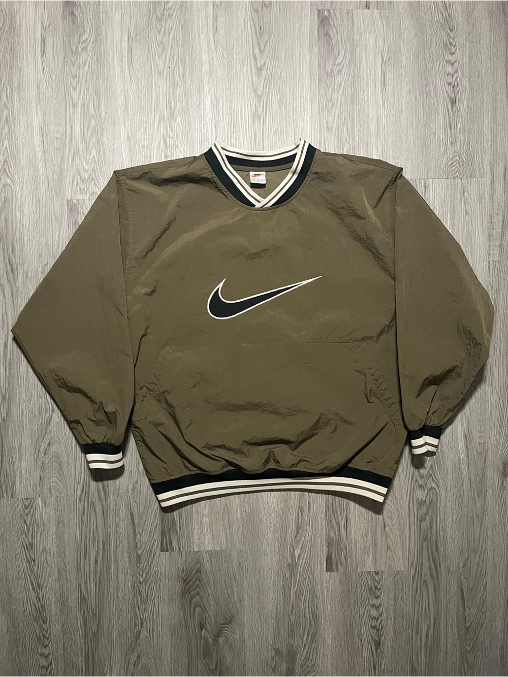 Vintage 90s Nike pullover windbreaker jacket embroidered swoosh logo men’s XL 
￼